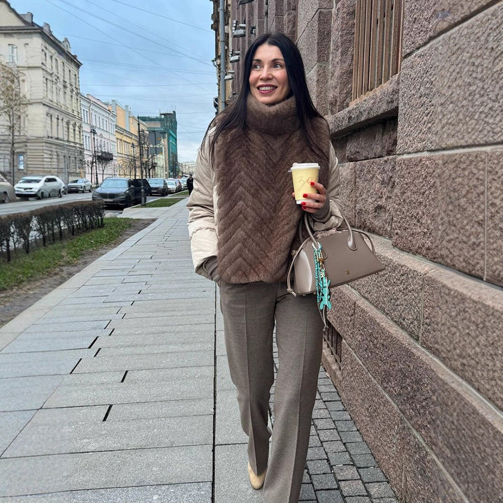 Damen Gefüttertes Pelzponcho mit hohem Rollkragen & Chevron-Struktur Drune