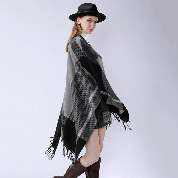 Damen Oversize-Capeponcho aus strukturierter Strickmischung mit V‑Ausschnitt, Karomuster und Fransen Drune