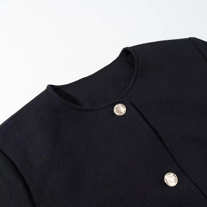 Damen nan taillierte Kurzjacke mit Rundhalsausschnitt dekorativen Schmuckknöpfen und Leistentaschen Drune