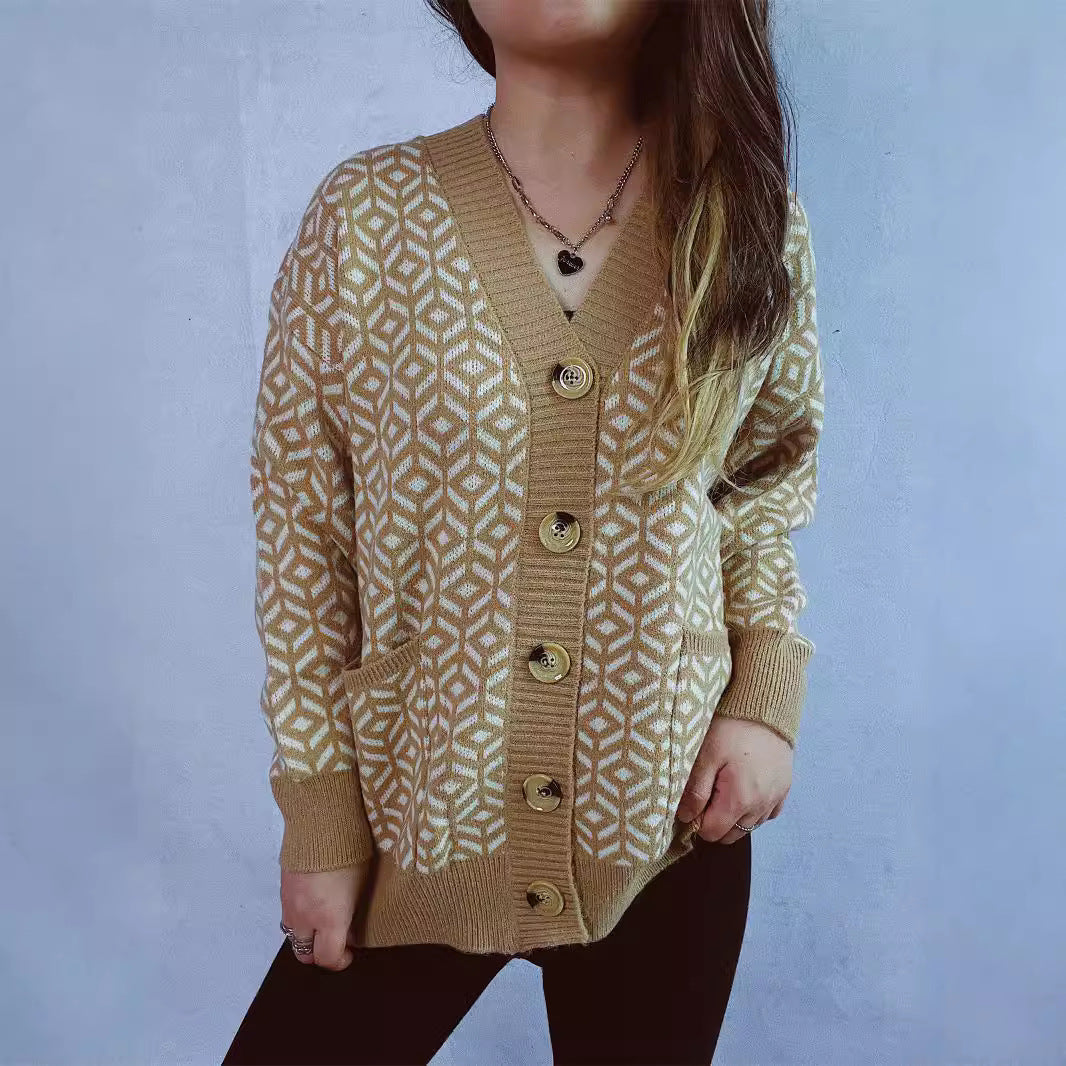 Damen Strickjacke mit geometrischem Muster und goldenem Knopfdetail Drune