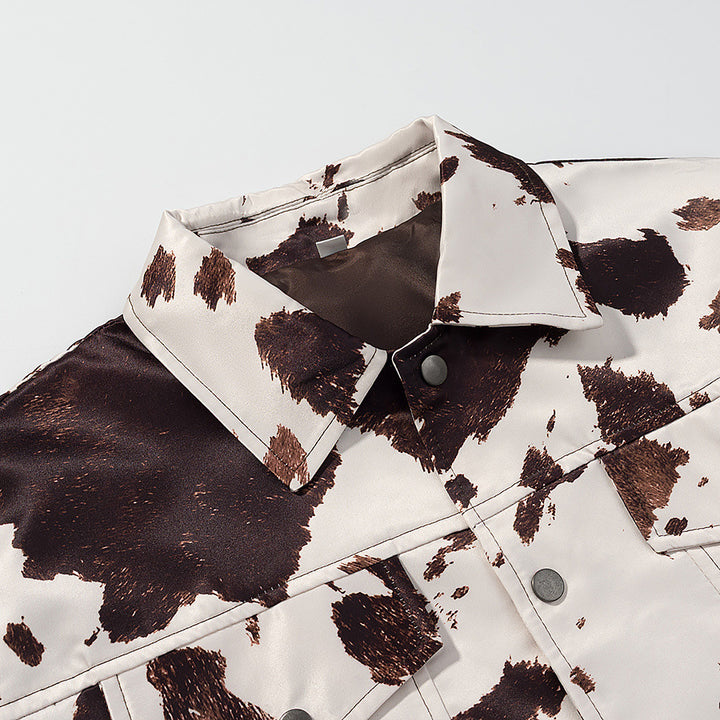 Damen nan kurze Truckerjacke mit markantem Kuhflecken-Print, kastigem Schnitt und aufgesetzten Brusttaschen Drune