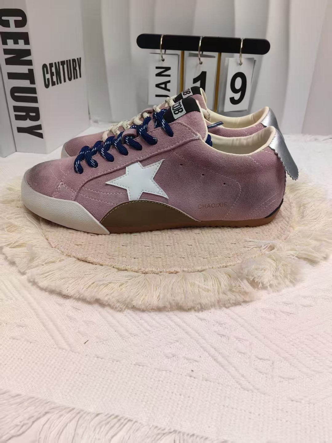 Damen Sneakers mit weichem Wildleder und modischen Details Drune
