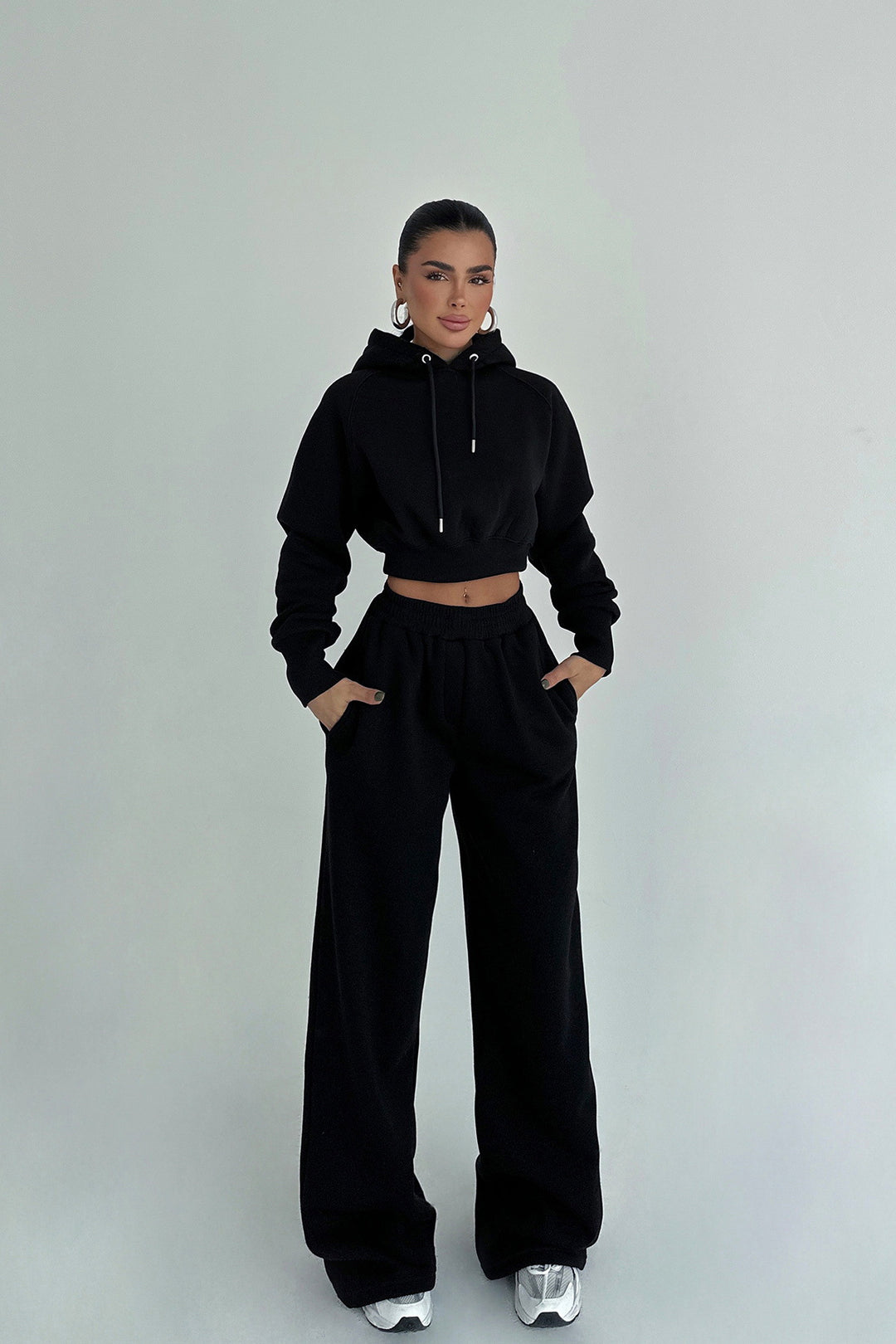 Damen cropped Hoodie und weite Jogginghose im lässigen Design Drune