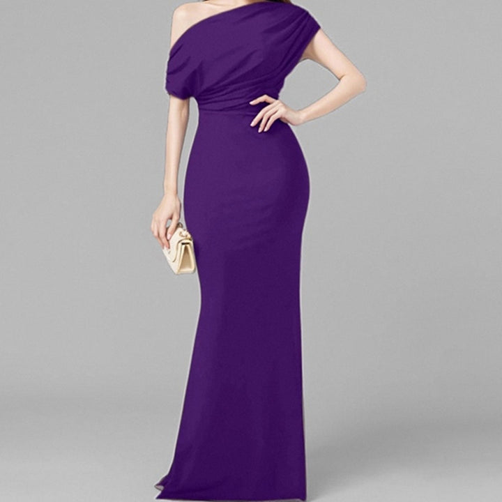 Damen Elegantes Maxikleid mit asymmetrischem Ausschnitt und tailliertem Schnitt Drune
