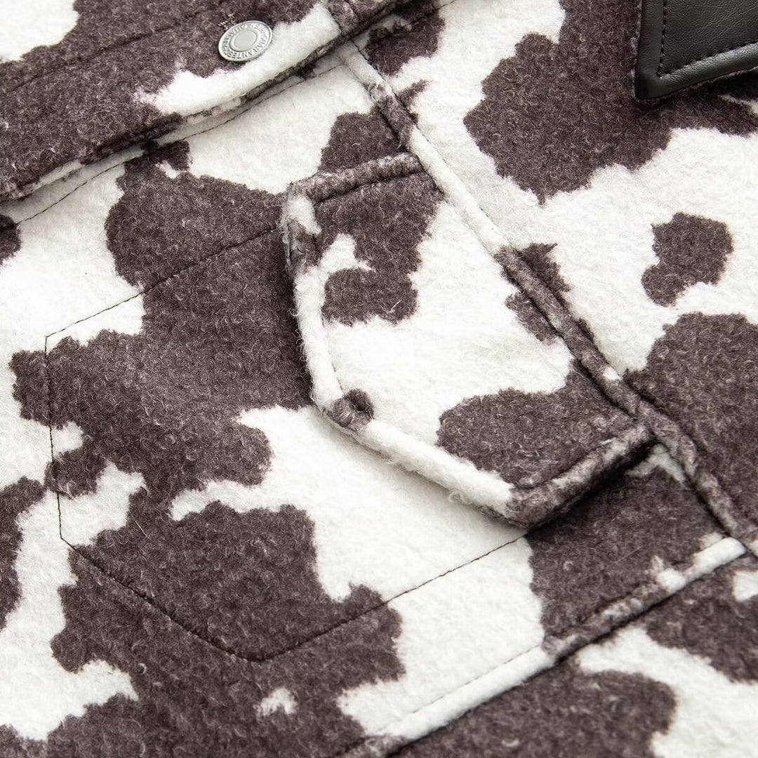Damen Kurzjacke im Trucker‑Stil mit Kuhfleckenmuster und Kunstlederkragen Drune