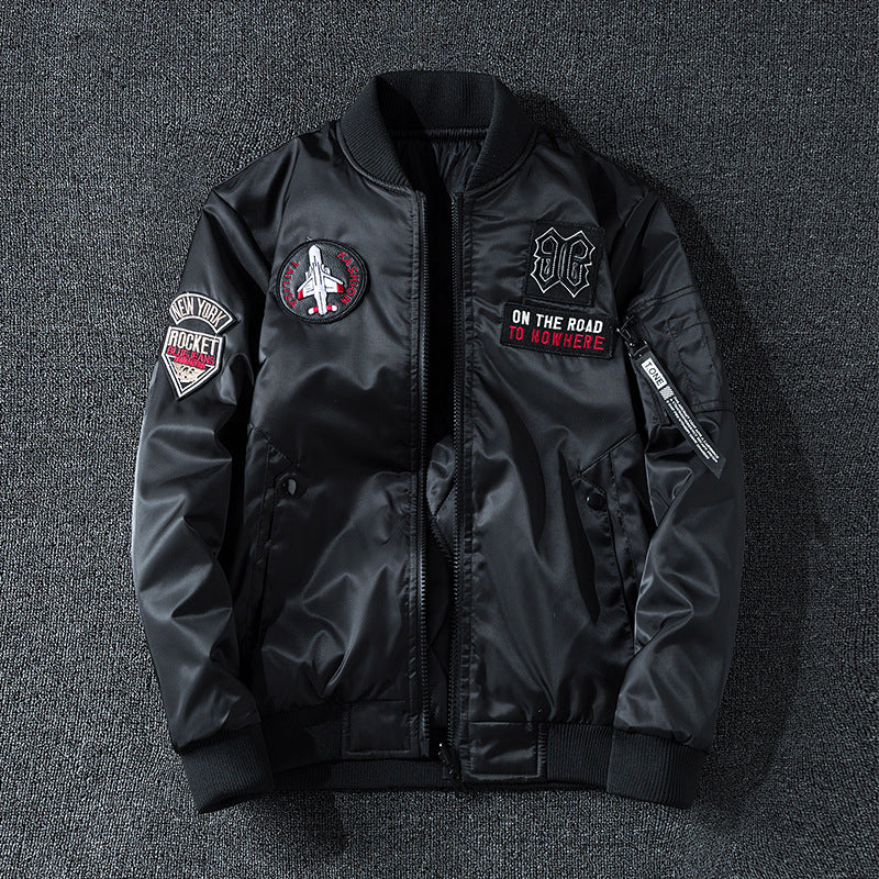 Männer's  gestickter Luftfahrt-Patch-Bomber mit Stehkragen und utility Tasche am Ärmel Drune