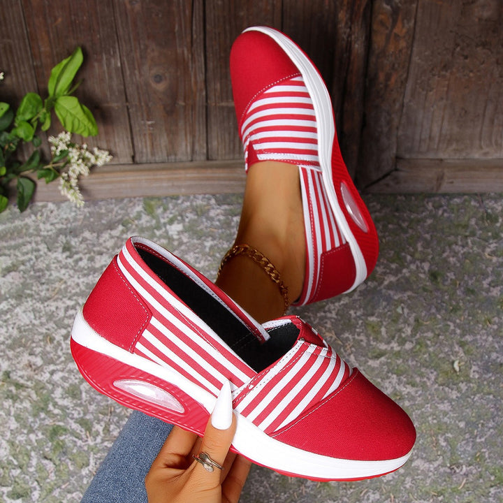 Damen Leichte Slip-On Sneakers mit Keilabsatz und gepolsterter Komfortsohle Drune
