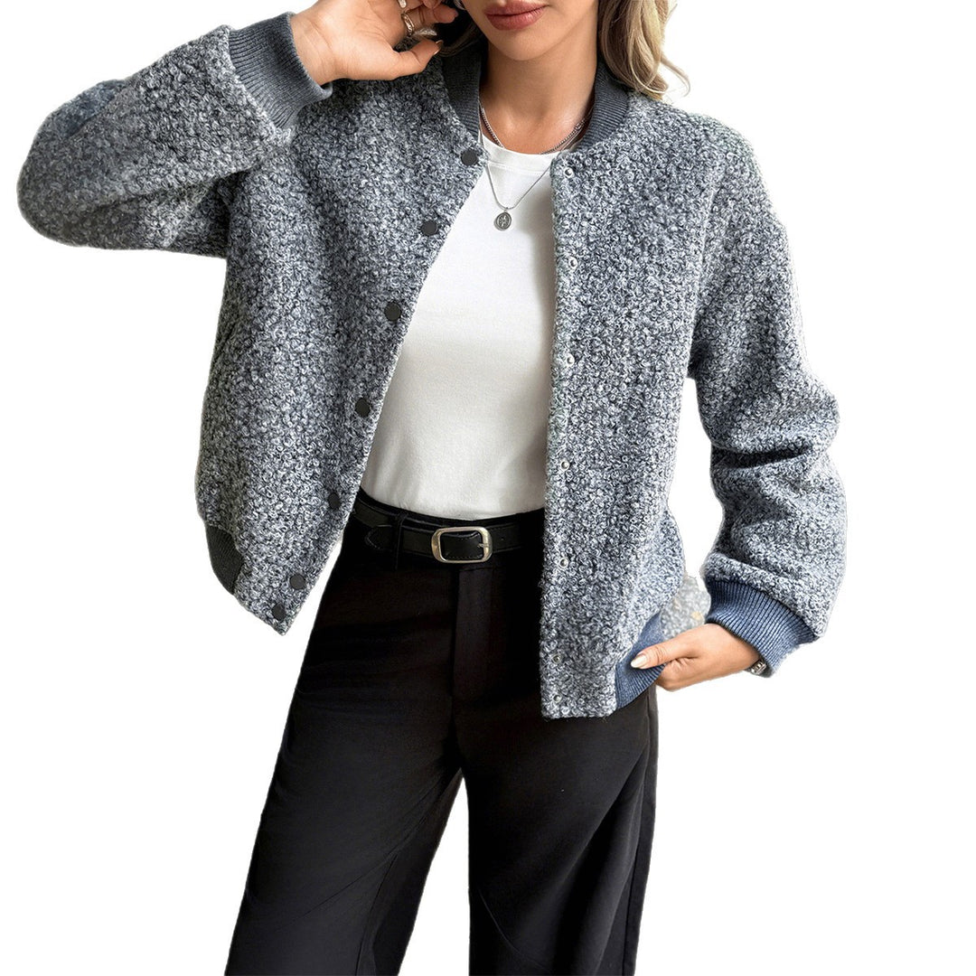 Damen nan kurzer Satin-Trench mit doppelreihiger Knopfleiste, aufgesetzten Pattentaschen und geknöpften Ärmelmanschetten Drune
