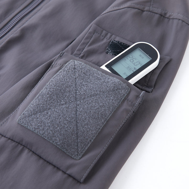 Herren minimalistischer Nylon-Bomber mit wattierter Innenlage und Ärmel-Pattentasche Drune