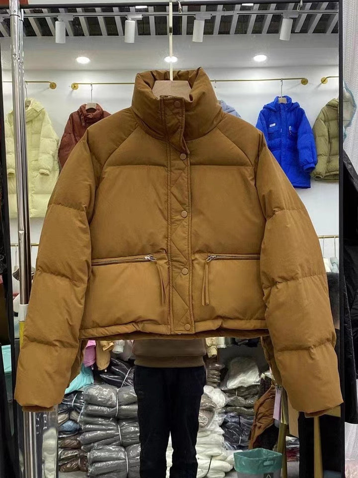 Damen nan cropped Steppjacke mit hohem Stehkragen, verdeckter Frontleiste und eingearbeiteten Reißverschlusstaschen Drune
