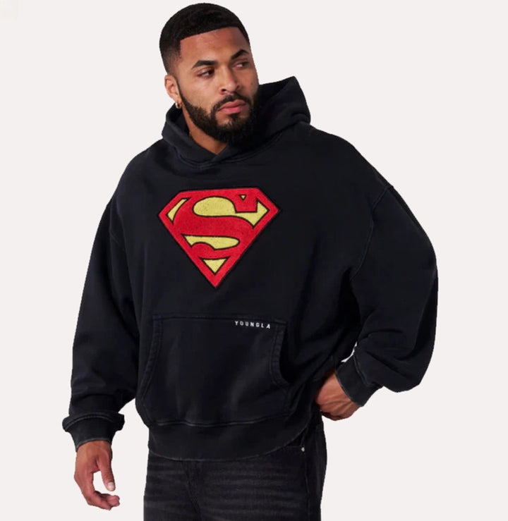 Herren nan weit geschnittener Kapuzenpullover mit markantem Comic‑S‑Logo Kängurutasche und gewaschener Look Drune