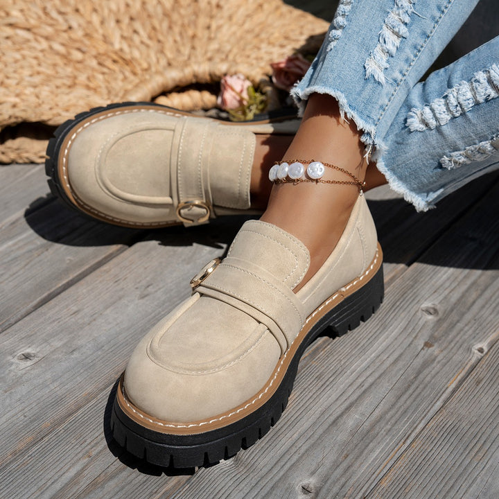 Damen robuster Loafer mit grober Profilsohle, gepolstertem Komfortfußbett und zierlicher Metallschnalle Drune