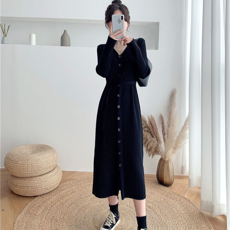 Damen Strickkleid mit tiefem V-Ausschnitt und tailliertem Gürtel Drune