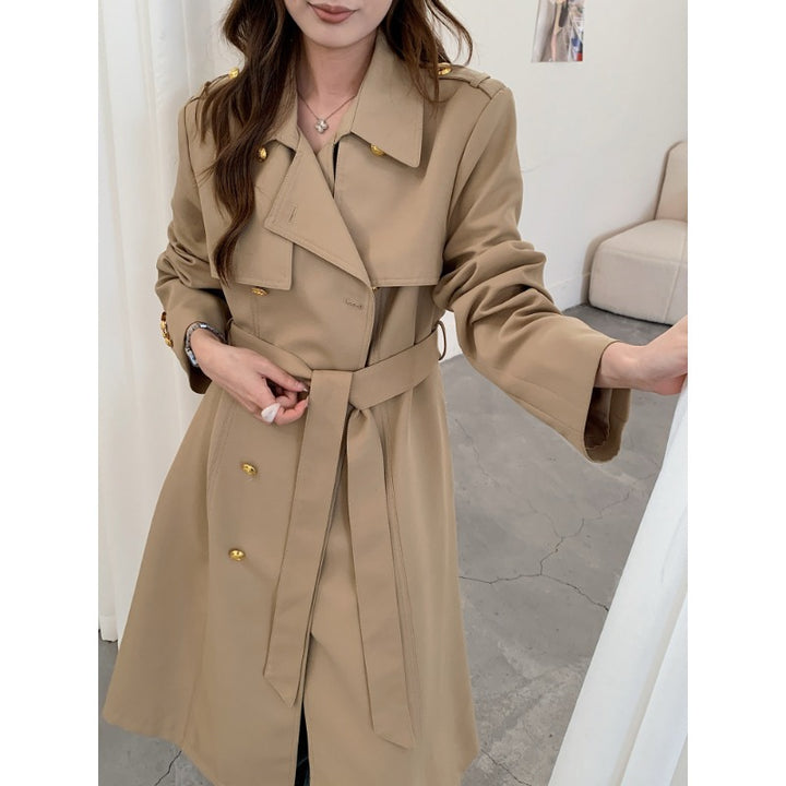 Damen Taillierter Trenchcoat mit Bindegürtel und goldenen Knopfdetails Drune
