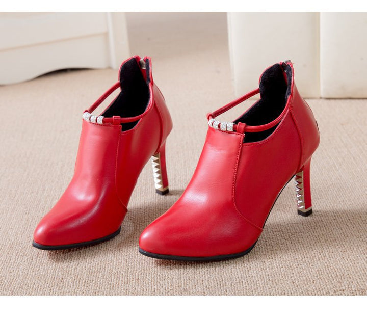Damen Ankle-Boots mit spitzer Zehenform, funkelndem Strassriemen und skulptiertem Metallabsatz Drune