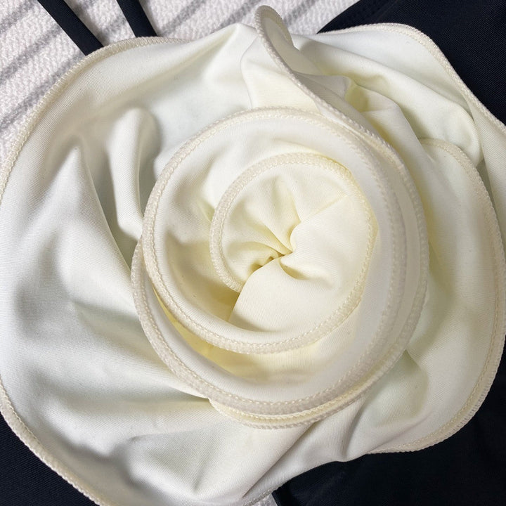 Damen Einteiler Badeanzug mit floralem Schmuckdetail Drune