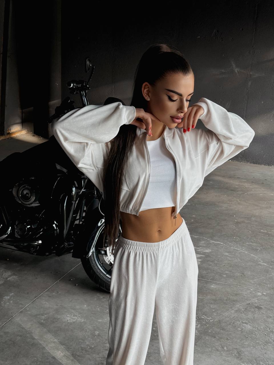 Damen lässiger Sportanzug mit cropped Jacke und weiten Hosen Drune