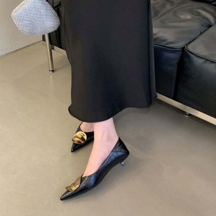 Damen Spitz zulaufende flache Ballerinas aus Metallic‑Lederoptik mit dekorativer Schnalle Drune