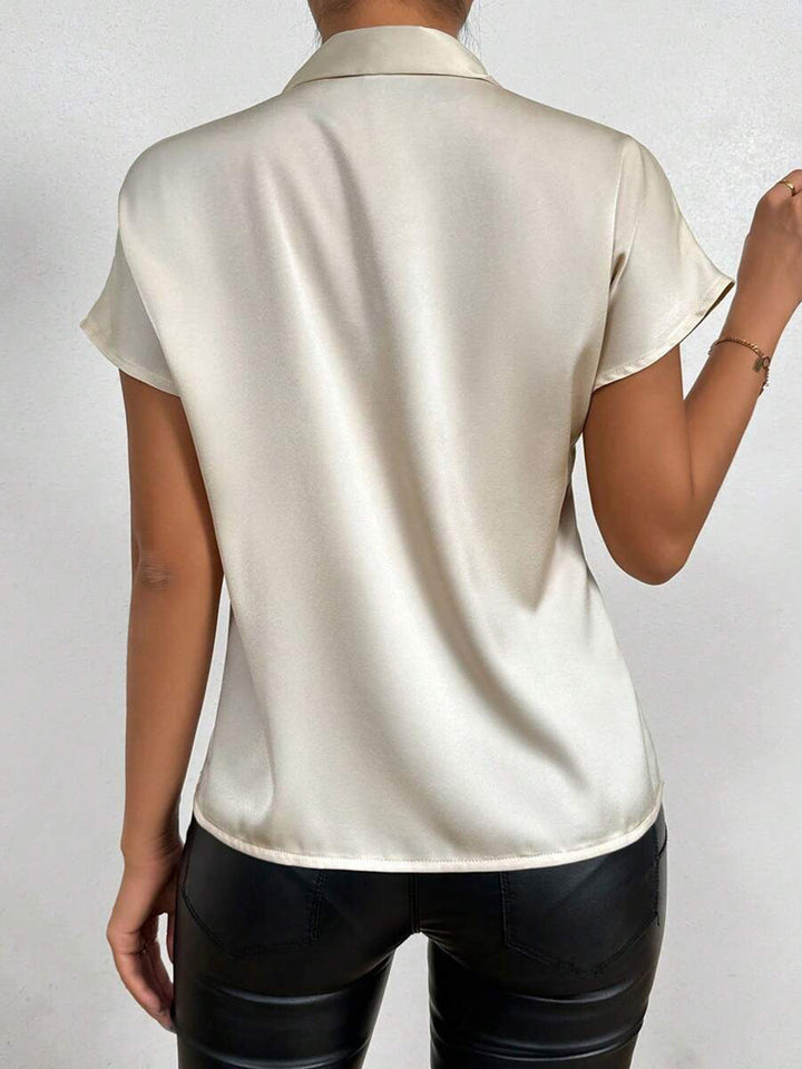 Drune | Satinbluse Kurzarm Hoher Kragen Mit Schleife Eleganter Entspannter Schnitt