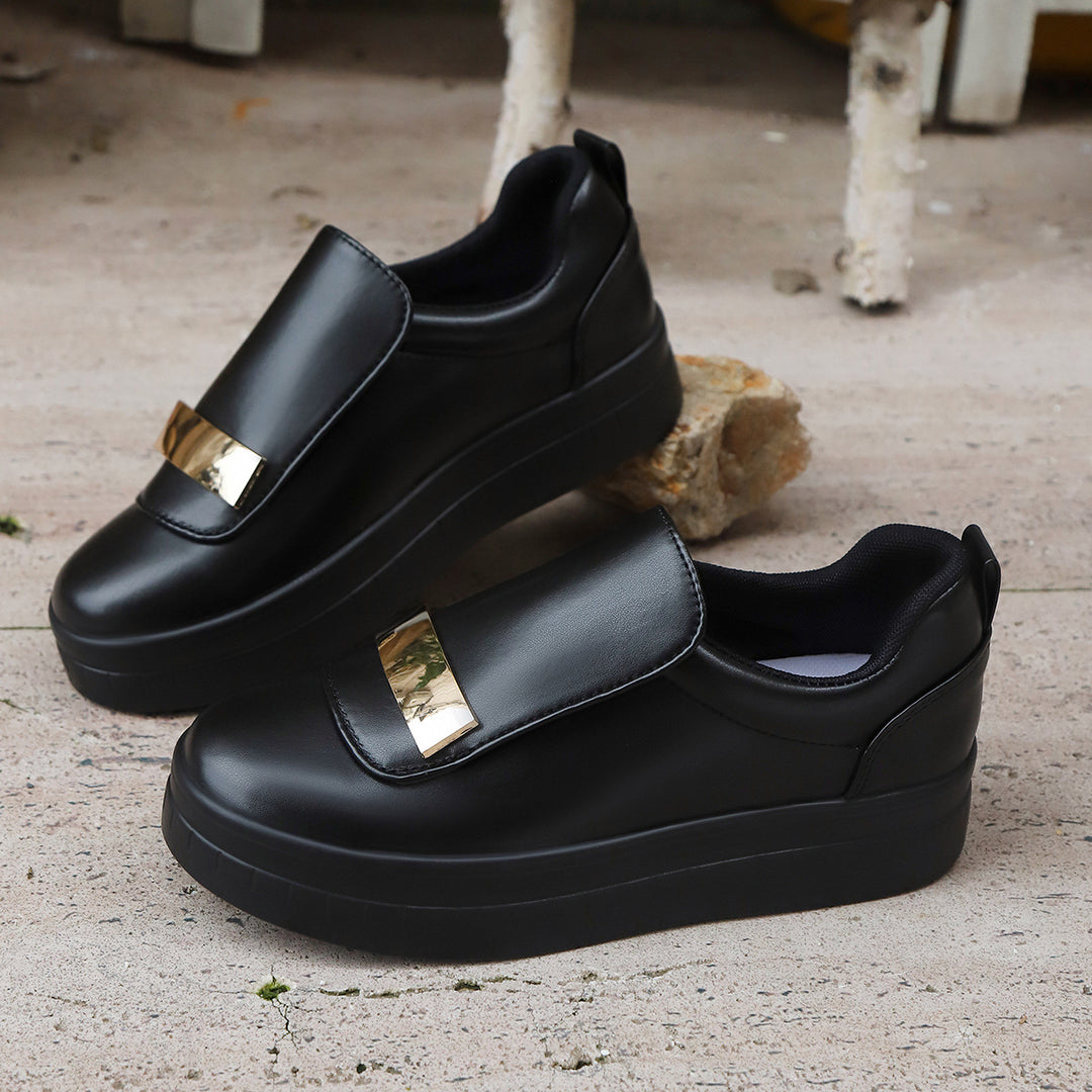 Damen  Slip-On Plateau-Sneaker mit dekorativer Metallapplikation und gepolstertem Komfortfußbett Drune