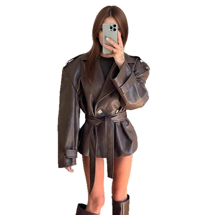 Damen Kurzjacke aus Lederimitat mit Taillengürtel und Oversize‑Schulterpartie Drune