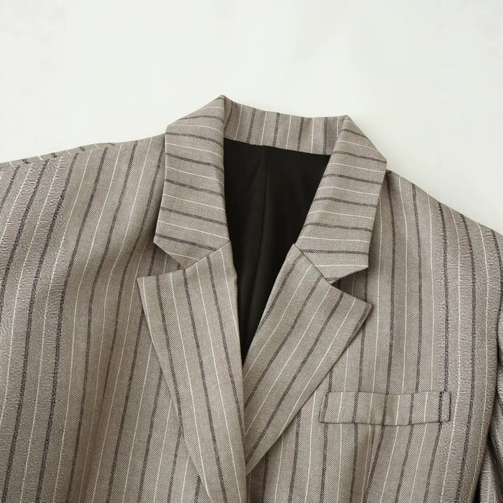 Damen Taillierter Leinenmix-Blazer mit Nadelstreifen, Pattentaschen und Taillengürtel-Detail Drune