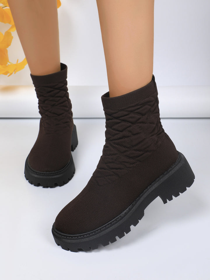 Damen Strick-Sockenboots mit geometrischer Stepp-Optik und klobiger Lug-Sohle Drune