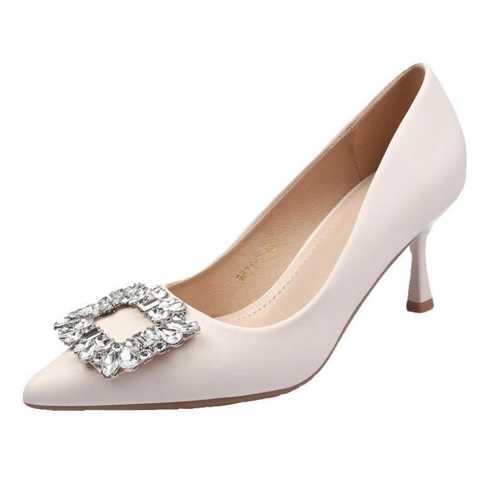 Damen Samt‑Mules mit spitzer Zehenpartie, funkelnder Kristallbrosche und schlankem Stiletto Drune