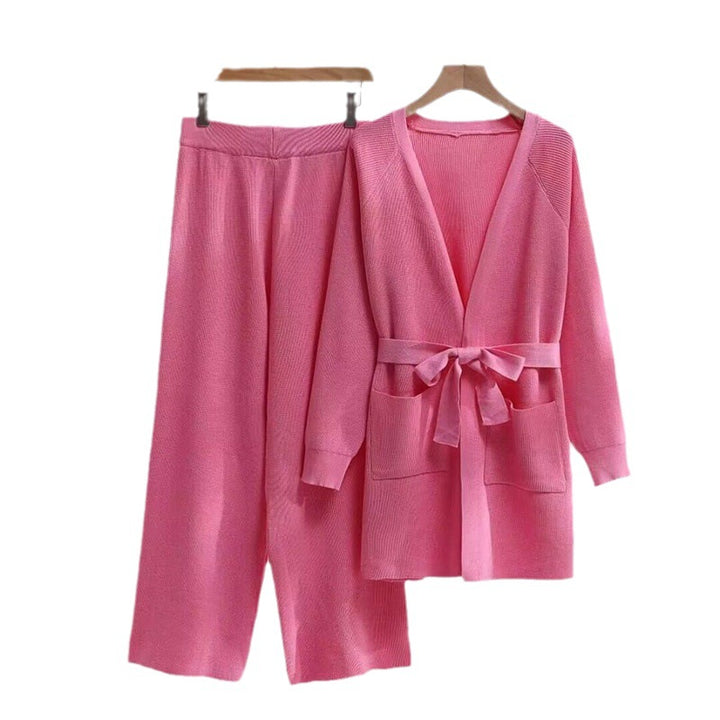 Damen modisches Strick-Lounge-Set mit Bindegürtel und praktischen Taschen Drune
