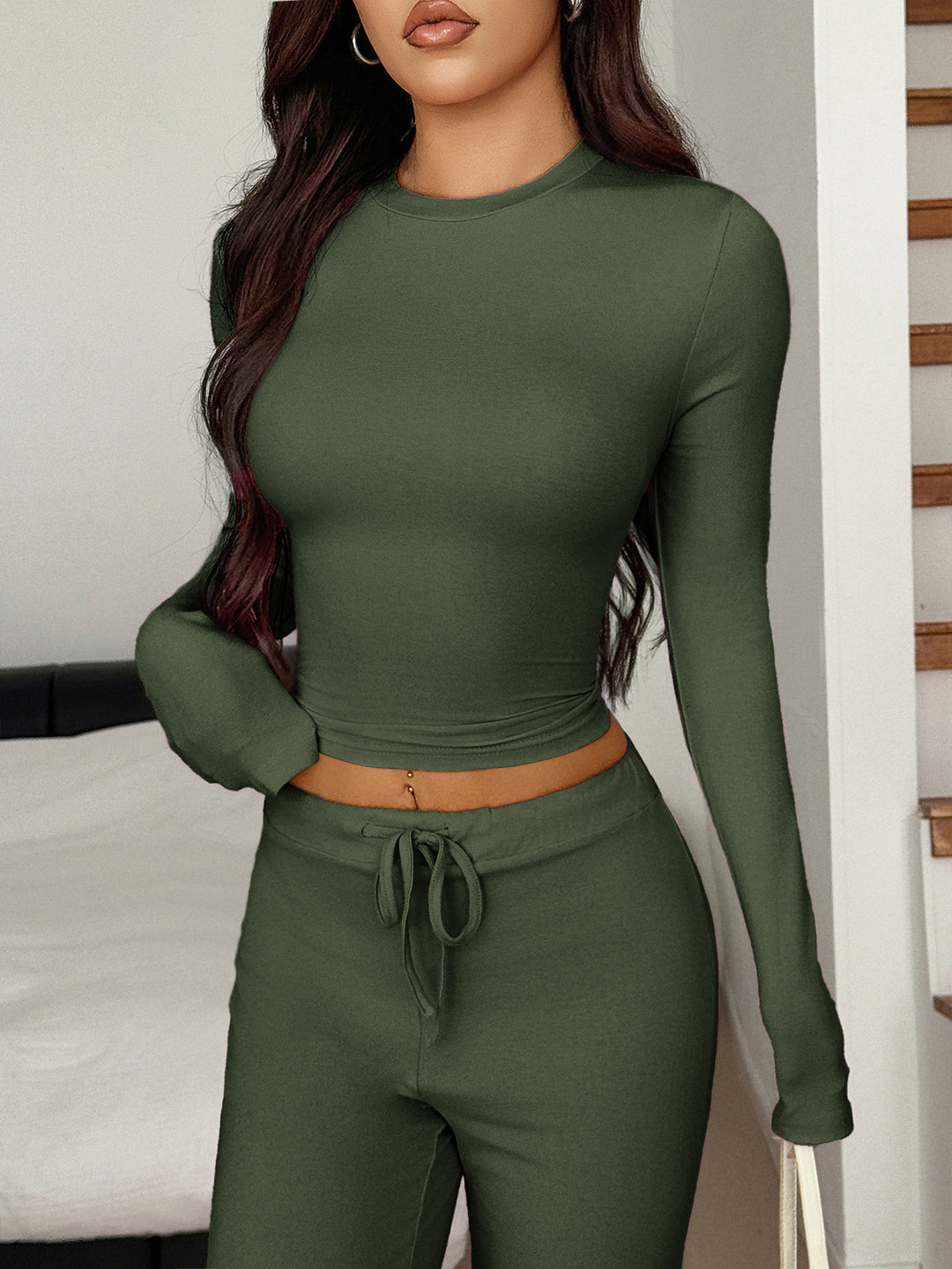 Damen lässiges Lounge-Set mit cropped langarm Oberteil und weitem Hose Drune