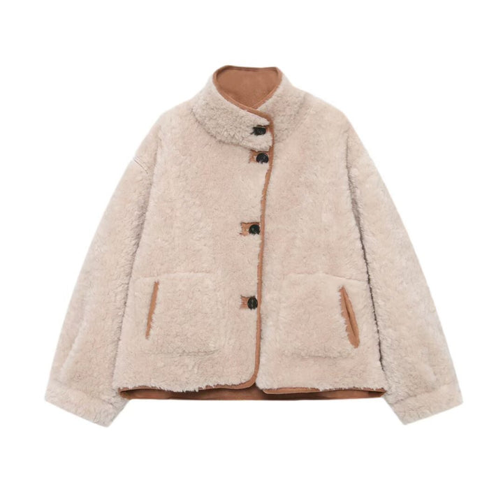 Damen nan kurze Lammfellimitatjacke mit Stehkragen, großer aufgesetzter Taschen und knöpfbarer Front Drune