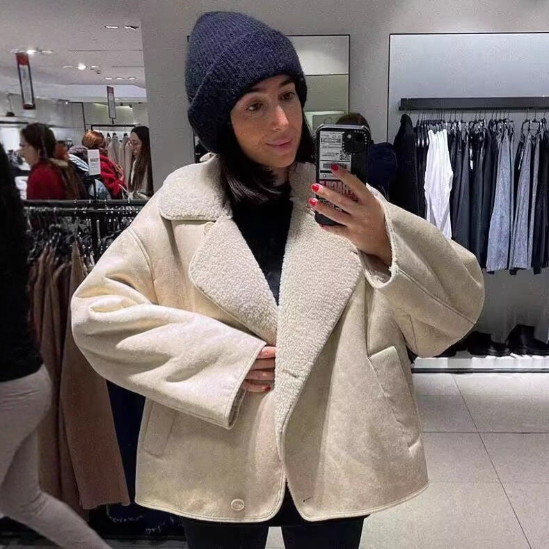Damen Kurzjacke im Lammfell-Look mit Umlegekragen und seitlichen Eingrifftaschen Drune