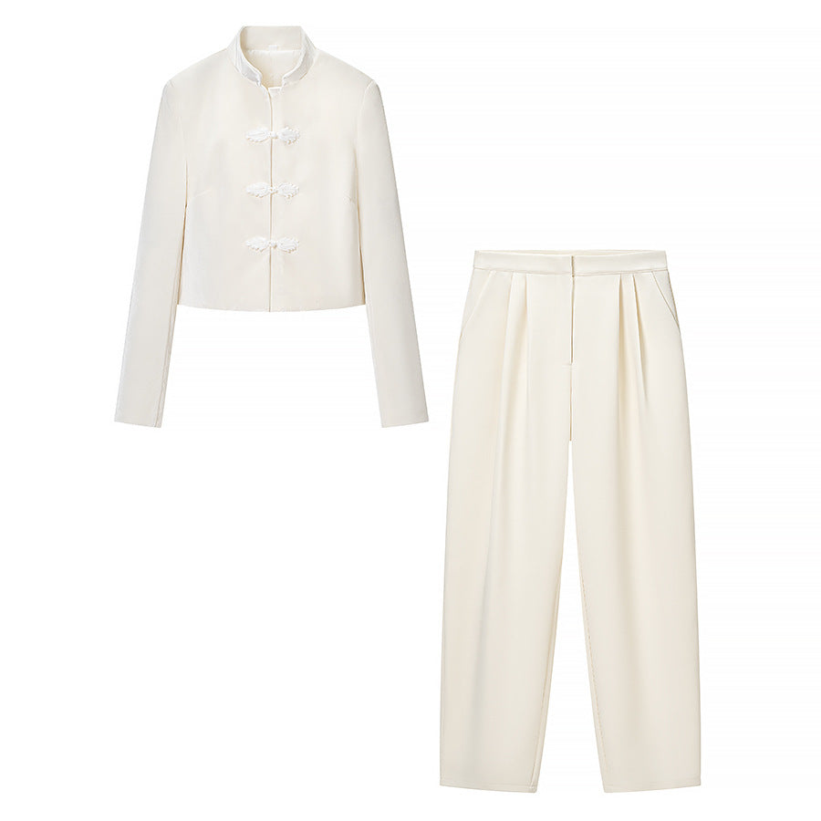 Damen Zweiteiliges Ensemble mit taillierter Kurzjacke im Mandarinstil und hochtaillierter Plisseehose Drune