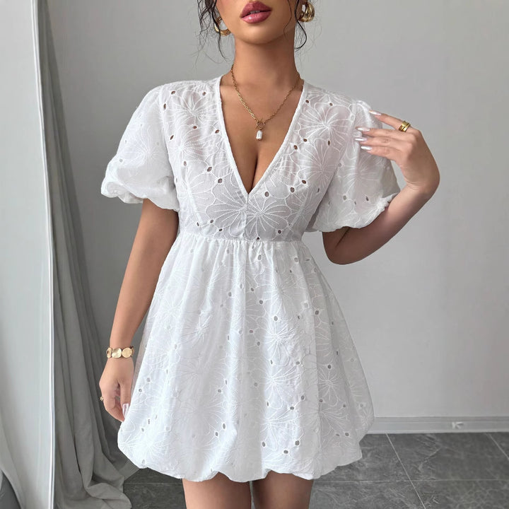 Damen Minikleid mit floralem Lochstickdesign und vorteilhaftem V-Ausschnitt Drune