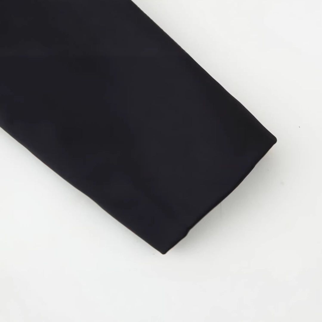 Damen Elegante Kurzjacke im Mandarin‑Stil mit Froschverschlüssen und taillierenden Abnähern Drune