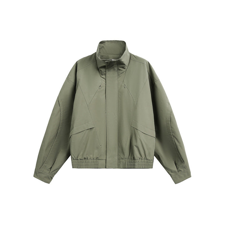 Unisex Kurzblouson im minimalistischen Tech‑Stoff mit Funnelkragen und verdeckter Frontblende Drune
