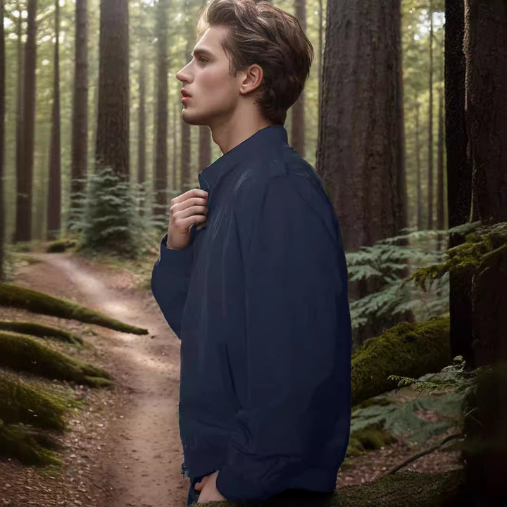 Herren leichte Übergangsjacke mit hochgeschlossenem Kragen und seitlichen Taschen Drune