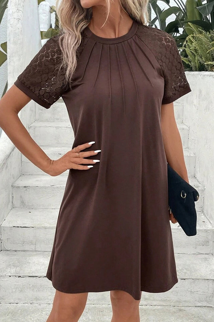 Damen Kurzärmeliges Freizeitkleid mit Faltenoberteil und Spitzeneinsätzen Drune
