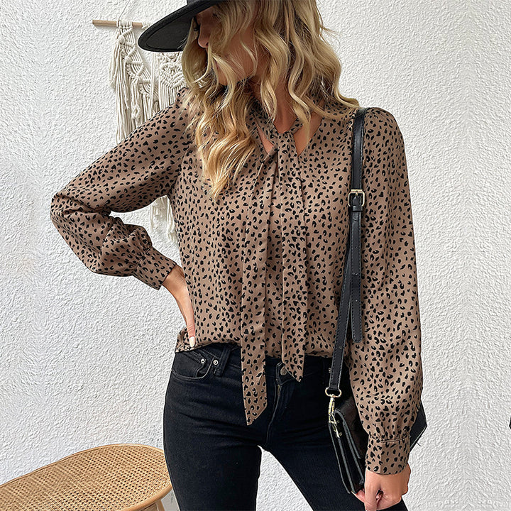 Damen Schluppenbluse aus leichtem Viskose‑Mix mit Bindekragen, Manschettenärmeln und Animal‑Print Drune