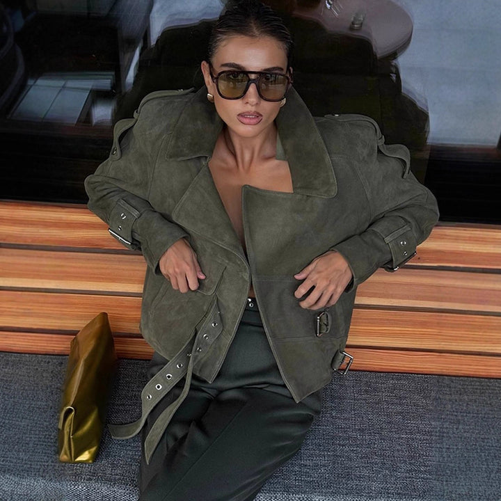 Damen Kurzjacke aus Veloursleder-Optik mit Taillengürtel, Schnallen & Oversize-Kragen Drune
