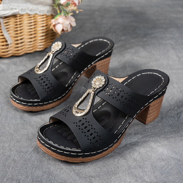 Damen Komfortable Plateau-Sandalen mit dekorativem Riemendesign und Schmuckdetail Drune