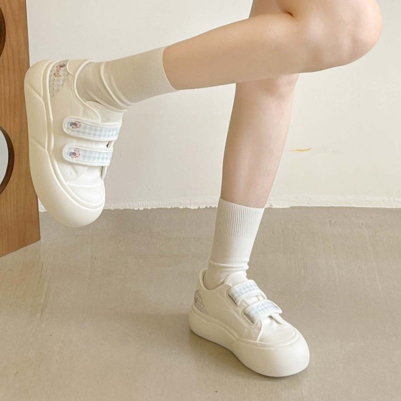 Damen Bequeme Sneaker mit verstellbarem Klettverschluss und floralen Applikationen Drune