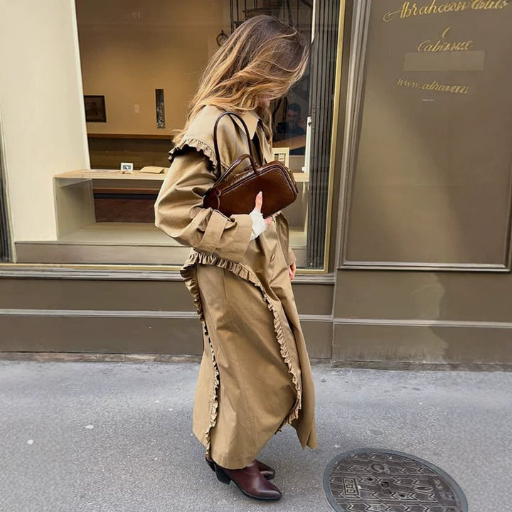 Damen maxilanger Trenchcoat mit Volant‑Schultercape und verstellbaren Manschetten Drune