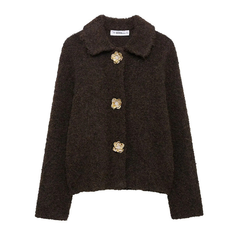 Damen nan kurze Bouclé-Teddyjacke mit dekorativen Blumenknöpfen, Hemdkragen und kastigem Schnitt Drune