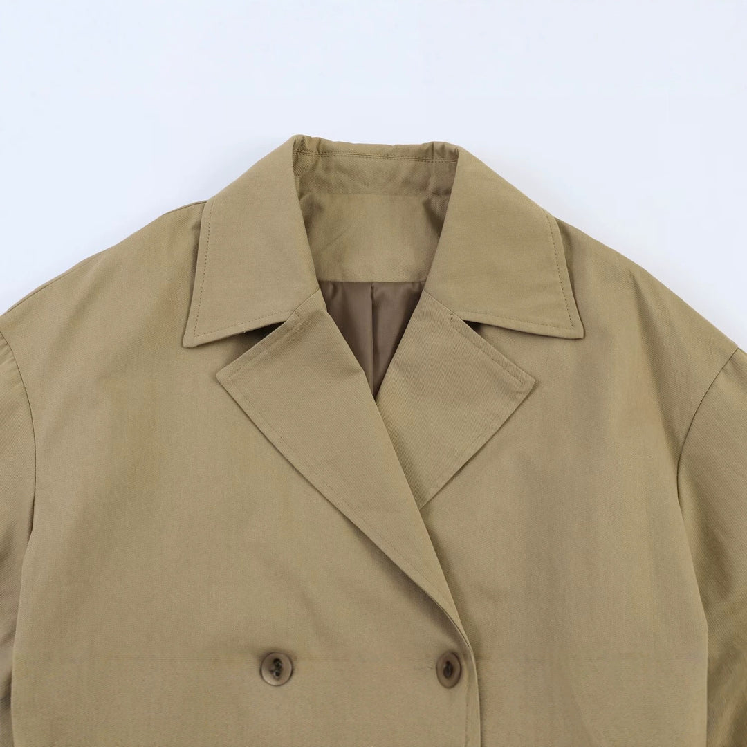 Damen Kurz geschnittener Cape‑Trench mit kastiger Silhouette und halblangen Ärmelriegeln Drune