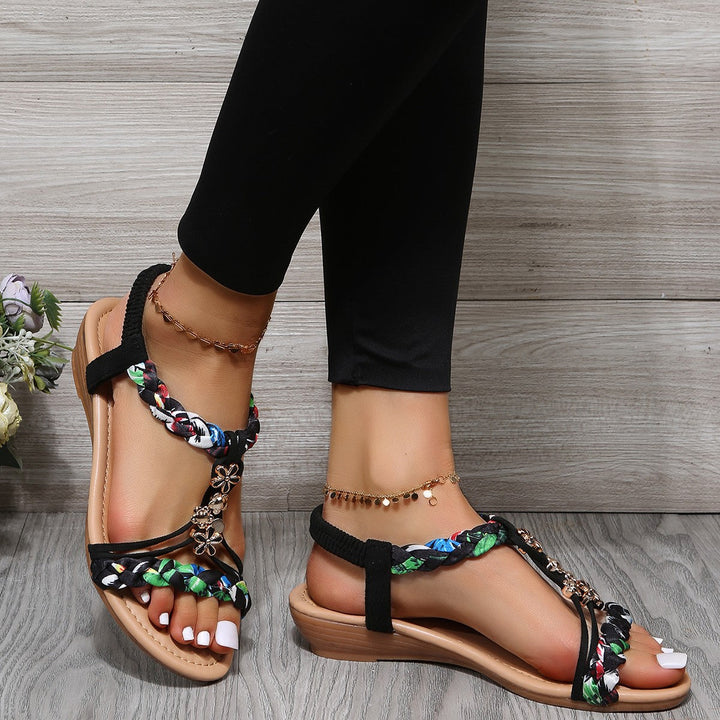 Damen modische Häkelsandalen mit buntem Riemendesign und elegantem Fußbett Drune
