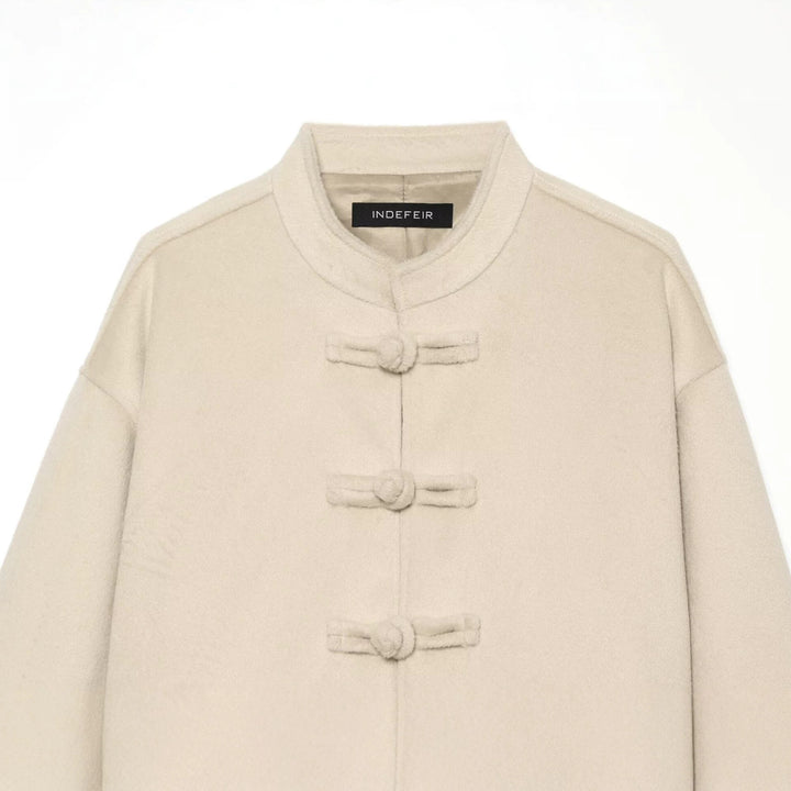 Damen Kurze Teddyjacke mit Mandarinkragen und dekorativen Knotenverschlüssen Drune