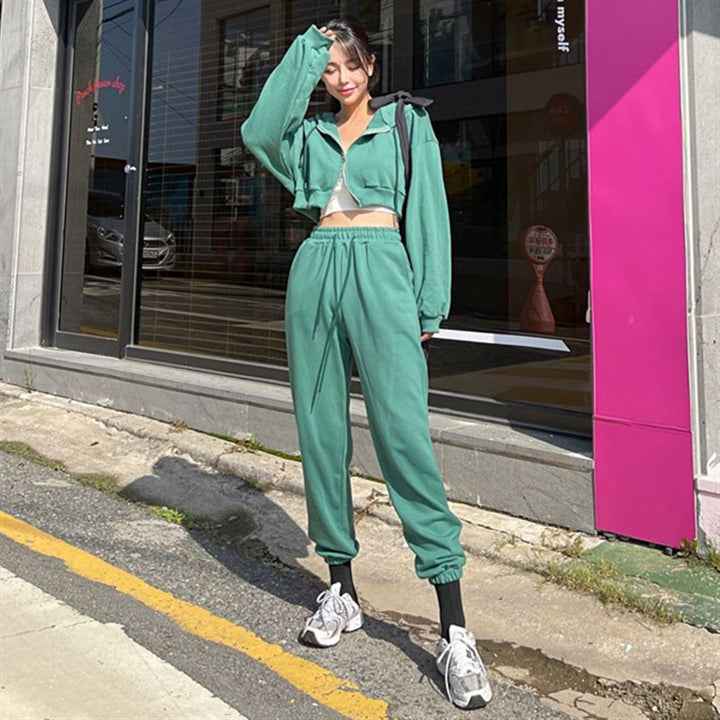 Damen sportliches Zweiteiler-Set mit cropped Kapuzenjacke und bequemen Jogginghose Drune