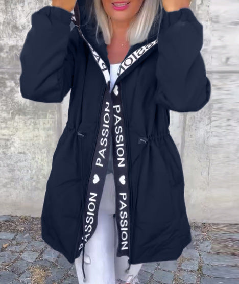 Damen nan Kapuzenparka mit Tunnelzugtaillierung und Logoband-Reißverschluss Drune