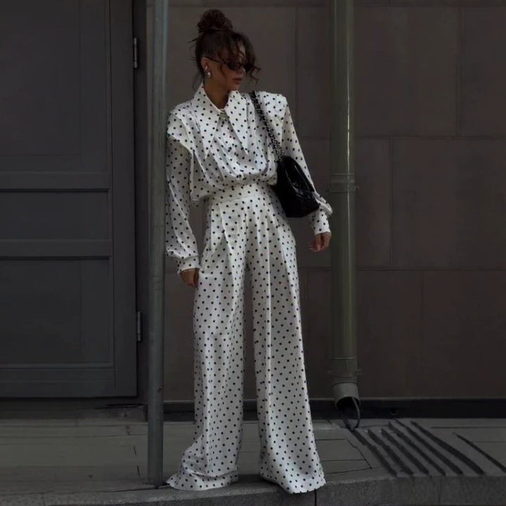 Damen Oversized Satinbluse mit übergroßem spitzem Kragen und Plissée-Detail Drune
